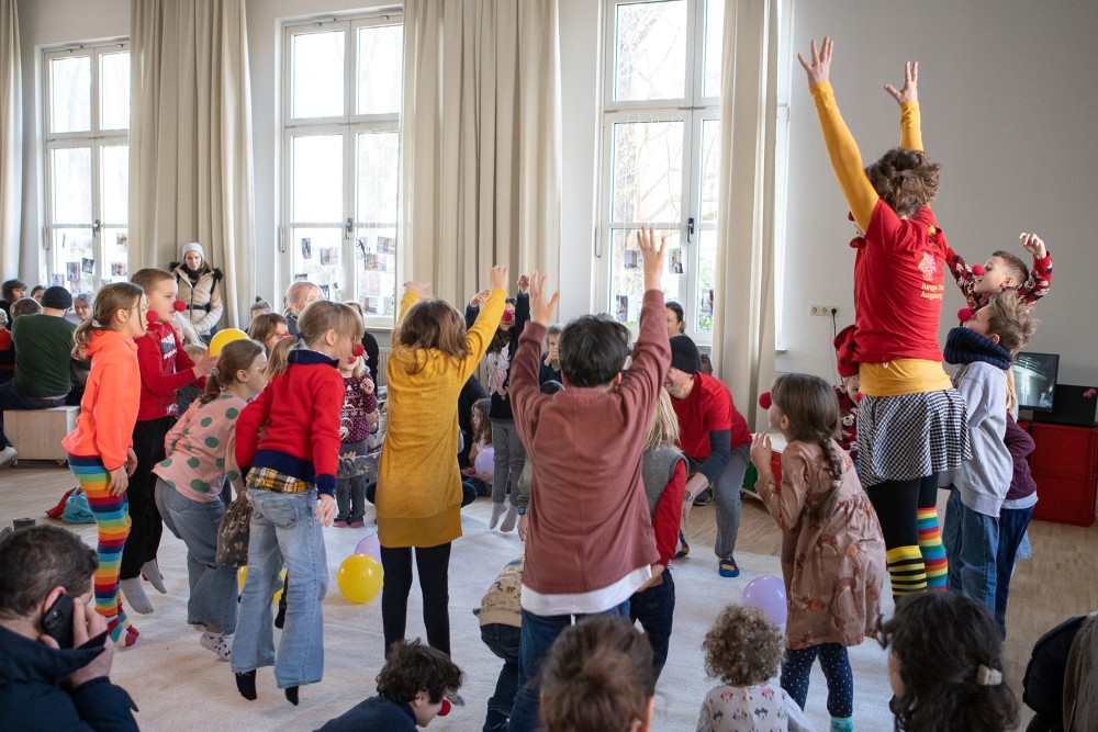 Clownsworkshop bei der Eröffnungsfeier der neuen Bühne
