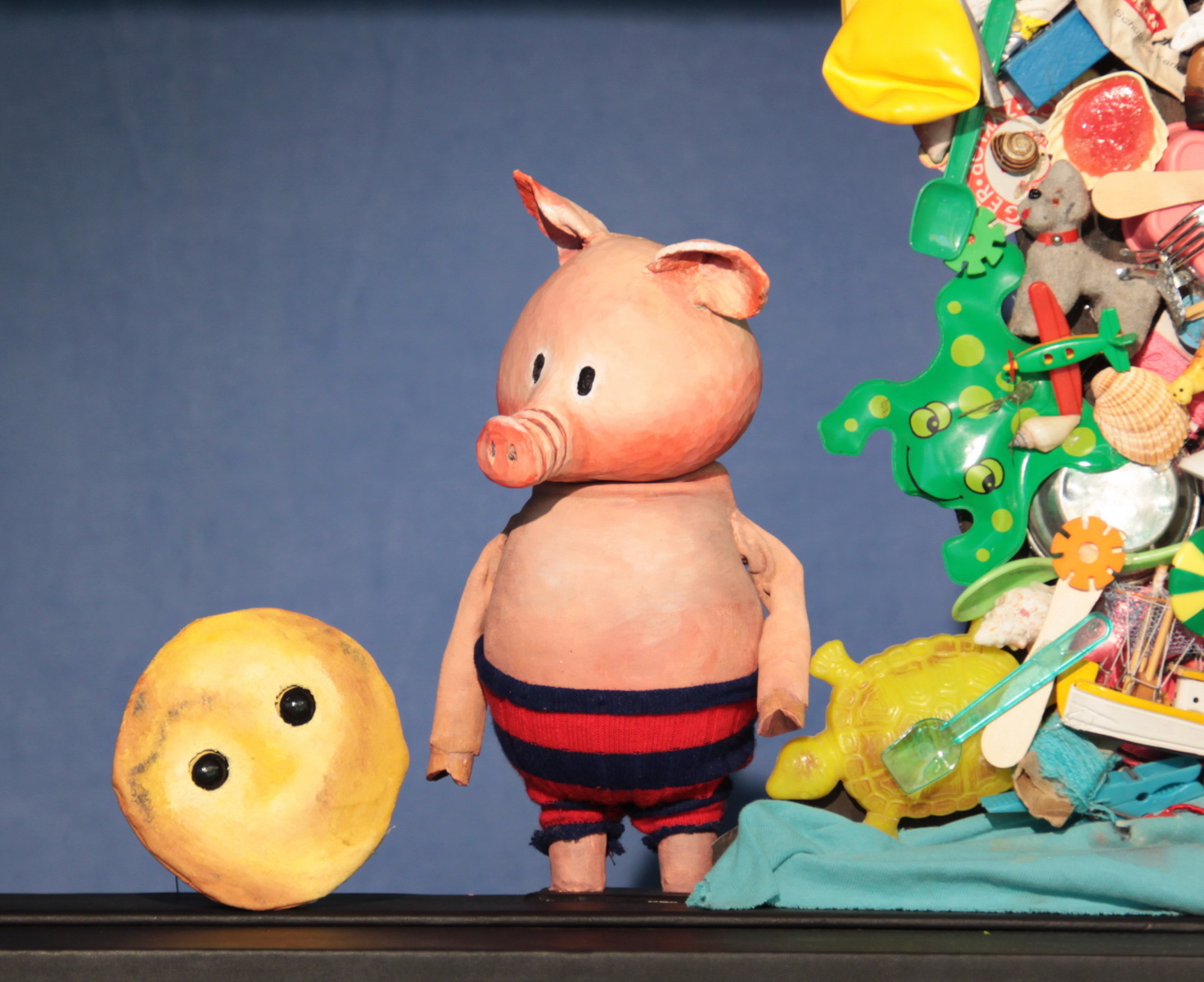 Der dicke, fette Pfannkuchen und das freche Schweinchen, Moussong Theater mit Figuren