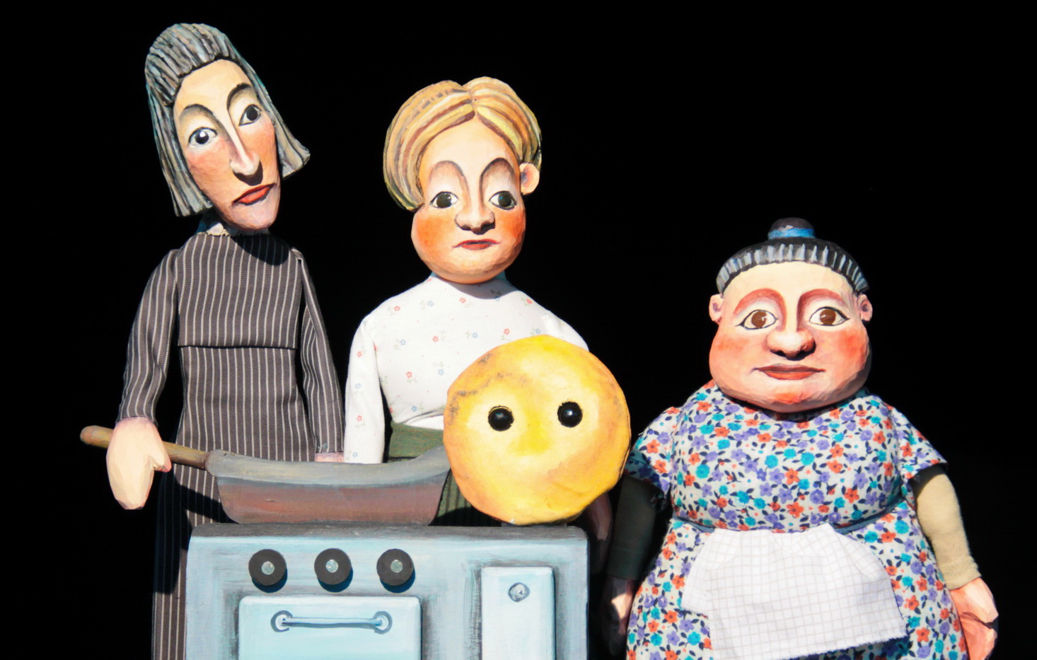 Der dicke, fette Pfannkuchen und die drei Schwestern, Moussong Theater mit Figuren