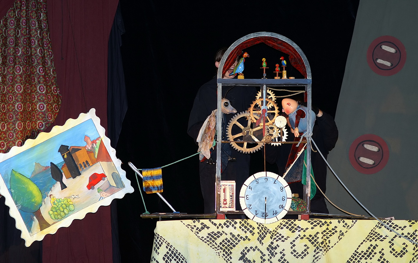 Moussong Theater mit Figuren