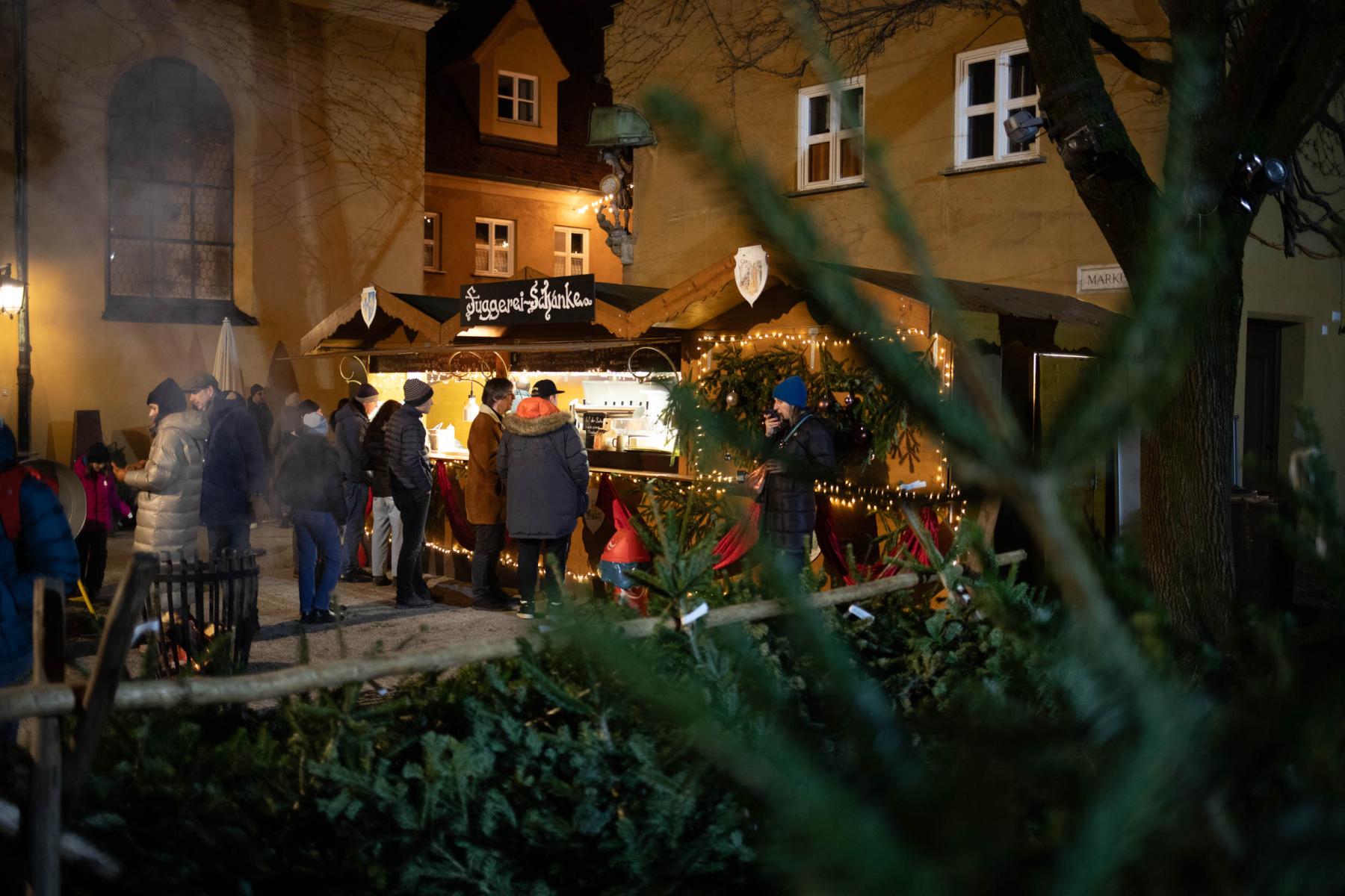 Christbaumverkauf und Winter-Schmankerl auf dem Markusplätzle, Fuggersche Stiftungen / Foto: Oliver Soulas