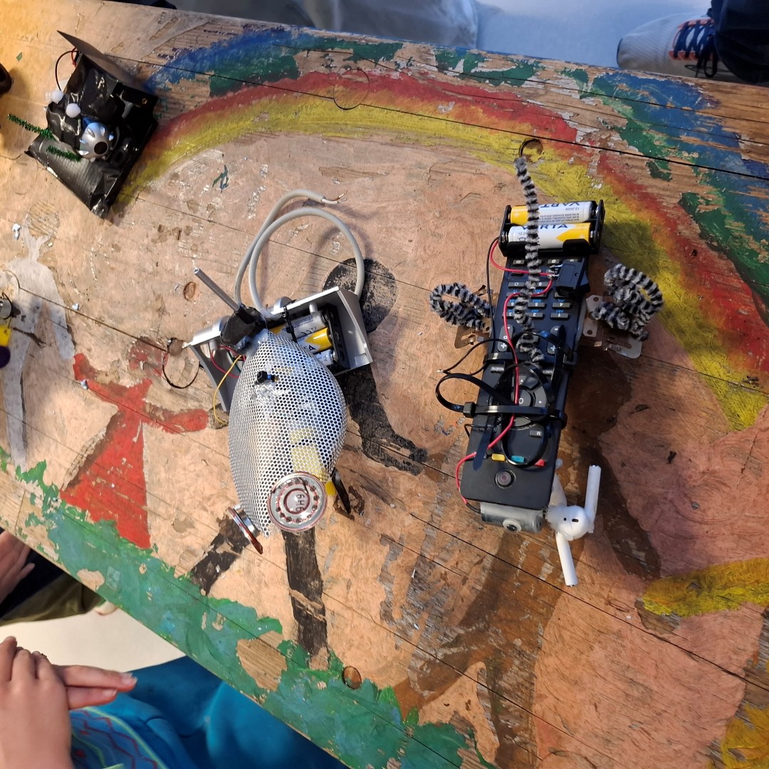 Roboter aus Schrott