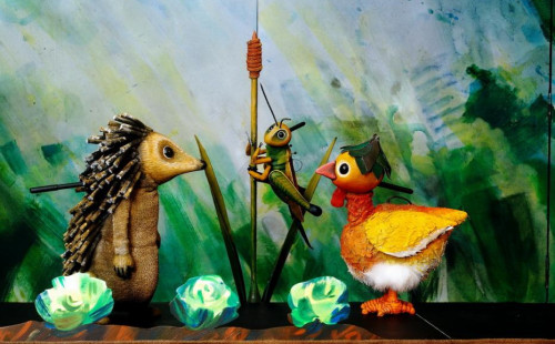 Moussong Theater mit Figuren