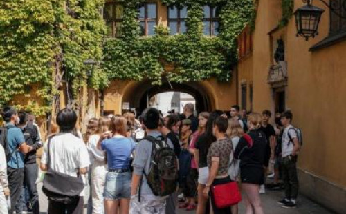 Schulklassenführung in der Fuggerei