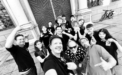 Jugendliche posieren für Foto